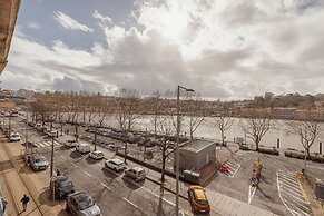 Premium Riverside AND View by Vacationy