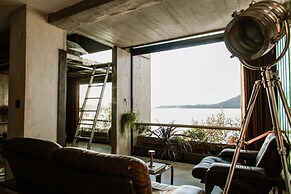 Luxury Waterfront Loft With Panoramic Views