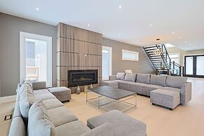 Modern Masterpiece Luxury 6 Bedroom Home