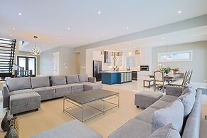 Modern Masterpiece Luxury 6 Bedroom Home