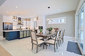 Modern Masterpiece Luxury 6 Bedroom Home