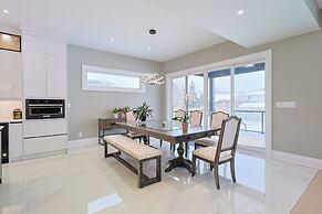 Modern Masterpiece Luxury 6 Bedroom Home