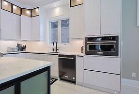 Modern Masterpiece Luxury 6 Bedroom Home
