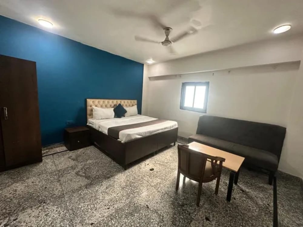 Fabhotel Wamson