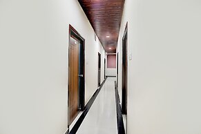 Fabhotel Golden City Inn
