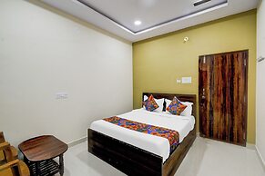 Fabhotel Golden City Inn