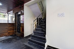 Fabhotel Golden City Inn