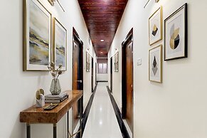 Fabhotel Golden City Inn