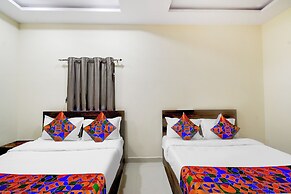 Fabhotel Golden City Inn