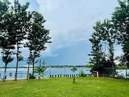 Blue Lagoon Inn Resort