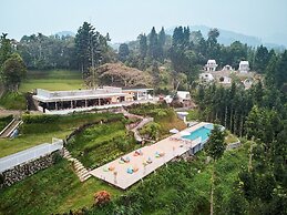 Luxcamp Bukit Damar - Puncak By Horison