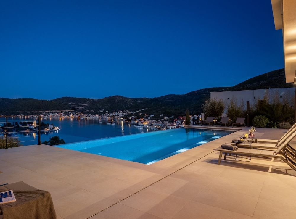 Breathtaking Villa Vis