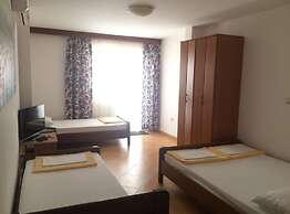 Apartments Aleksić, Bečići
