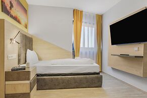 XZLLENZ Hotel