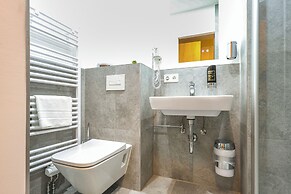 XZLLENZ Hotel