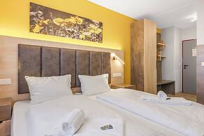 XZLLENZ Hotel