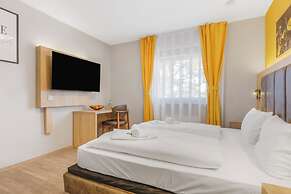 XZLLENZ Hotel