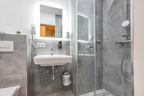 XZLLENZ Hotel