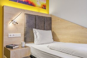 XZLLENZ Hotel
