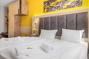 XZLLENZ Hotel