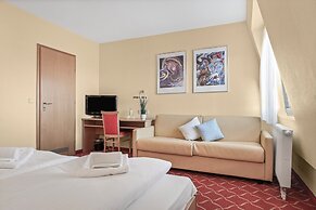 XZLLENZ light Hotel