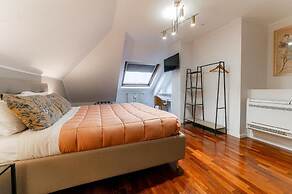 Elegant Penthouse - Metro Conca d'Oro