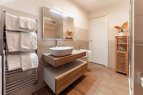 Elegant Penthouse - Metro Conca d'Oro