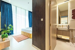 Colorful Designer Retreat - Luxury