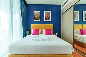 Colorful Designer Retreat - Luxury