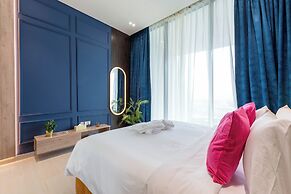 Colorful Designer Retreat - Luxury