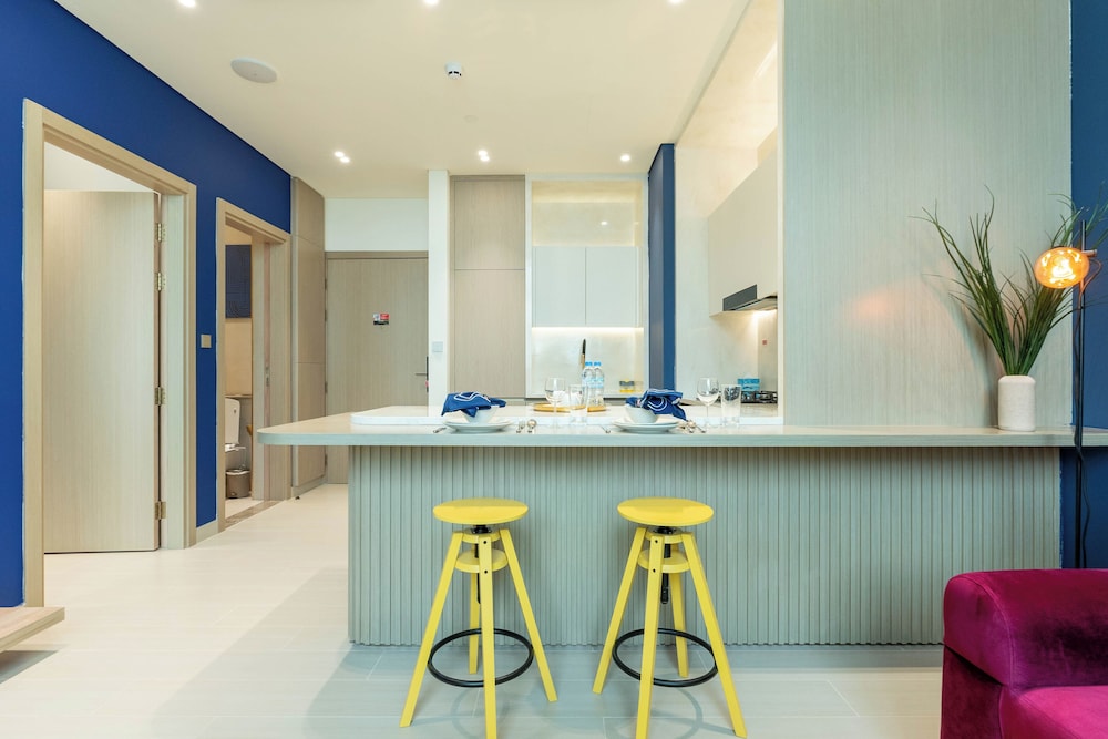 Colorful Designer Retreat - Luxury