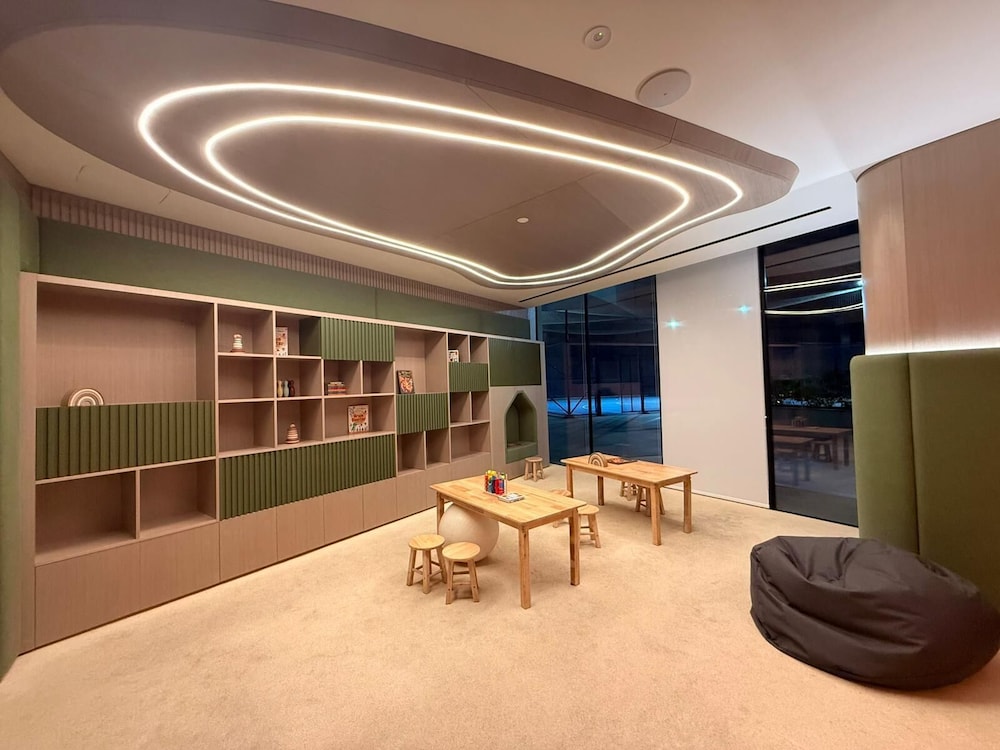 Colorful Designer Retreat - Luxury