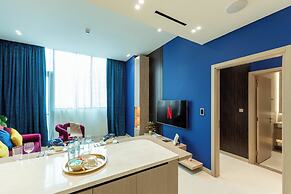 Colorful Designer Retreat - Luxury