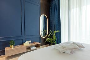 Colorful Designer Retreat - Luxury
