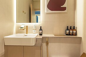 Colorful Designer Retreat - Luxury
