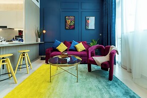 Colorful Designer Retreat - Luxury