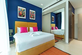 Colorful Designer Retreat - Luxury