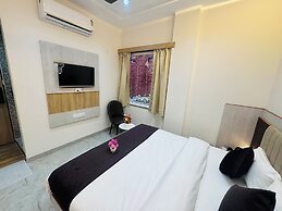 HOTEL PURVI BY VILAASITAA INDORE