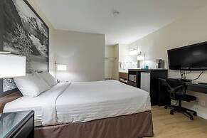 Super 8 By Wyndham Golden