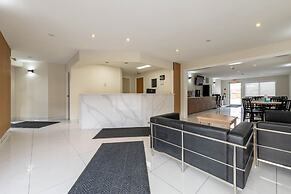 Super 8 By Wyndham Golden
