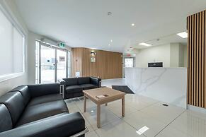 Super 8 By Wyndham Golden