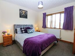 36 Cae Rhos
