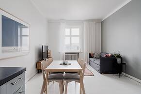 Premium Sea View & Historic Apartment