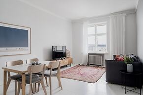 Premium Sea View & Historic Apartment