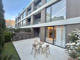 Poolside Central Apartment