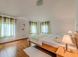 Mise Holiday Apartments