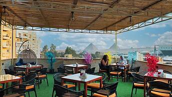 Hostalio Pyramid View Hotel