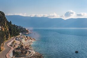 Vista Mare Horizon Beachfront 1BR Apartment