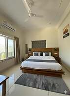 Pacific Inn Vistaar Hotels & Resort