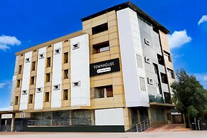 Cosy Stays at Durg Near Railway Station